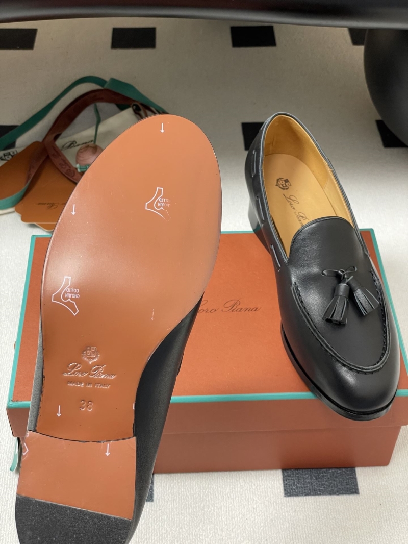 L0r0 P1ana loafers